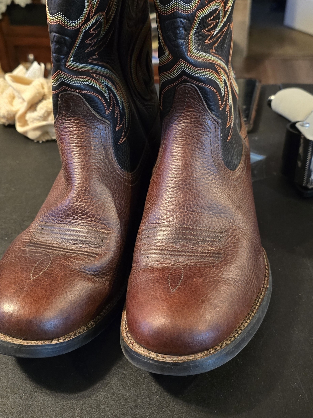 Ariat Brown Leather Western Cowboy Boots with Embroidered Black Shaft